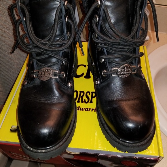 Boots - Picture 5 of 8